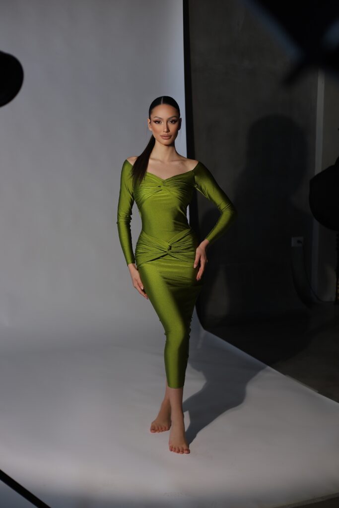 TÓIRA SLEEK OFF SHOULDER DRESS