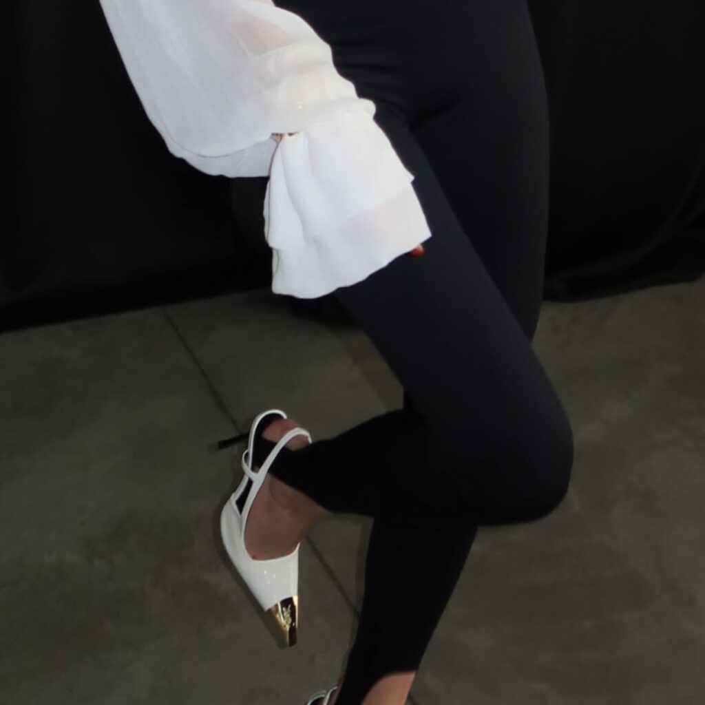 SKIN BASICS FOOT STRAP LEGGINGS