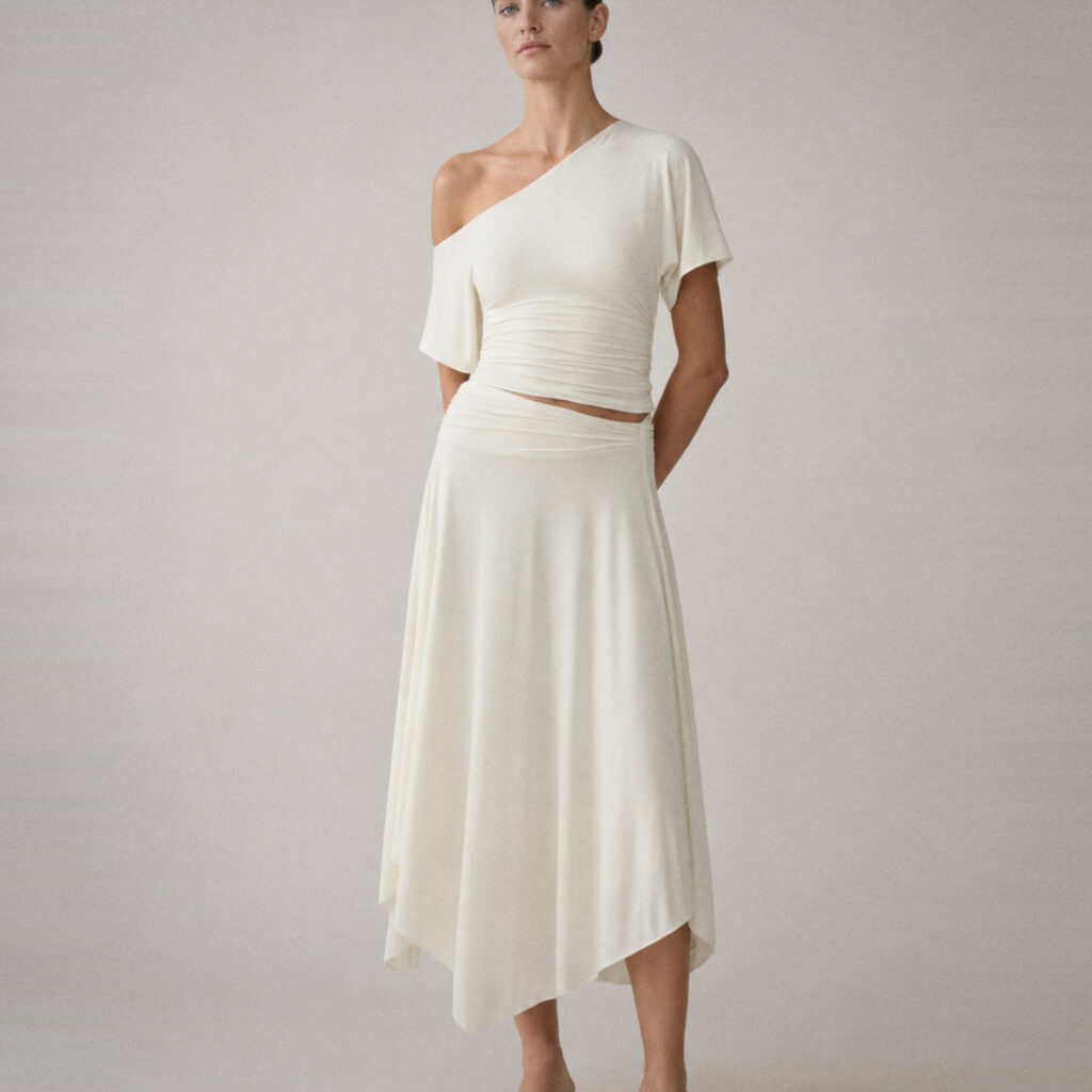 the L’AIR d’ÉTÉ asymmetrical set